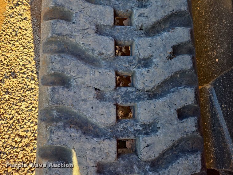 image for item EB1244 Kubota SVL 95-2S tracked skid steer loader