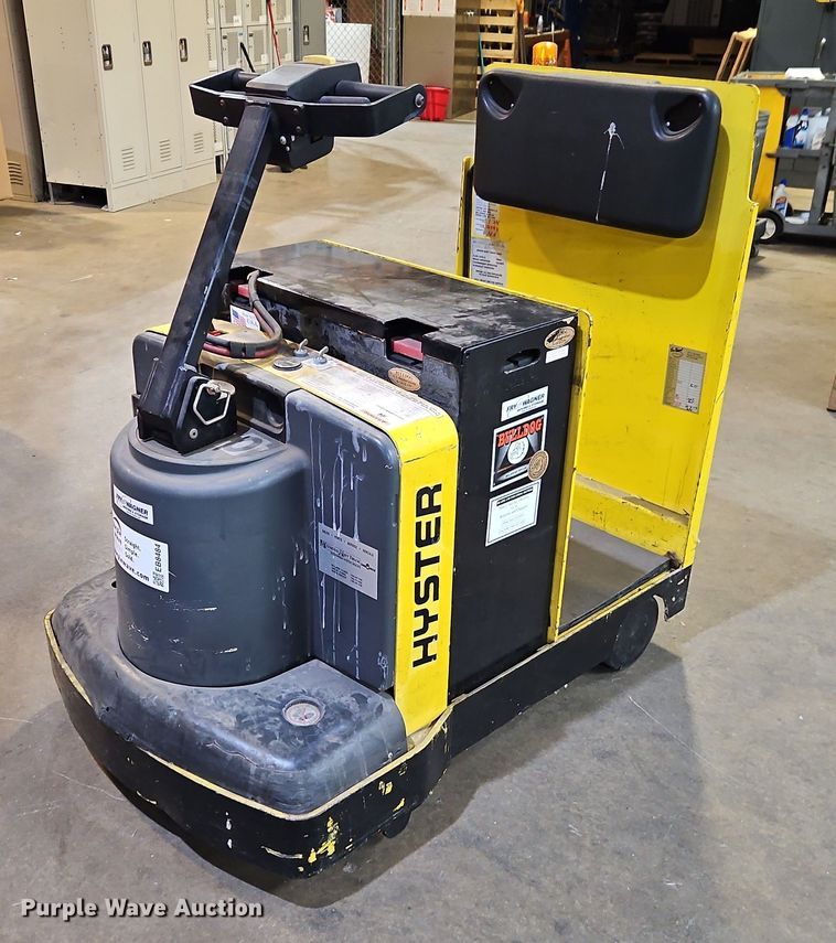 image for item EB8484 2004 Hyster T5Z tow tractor