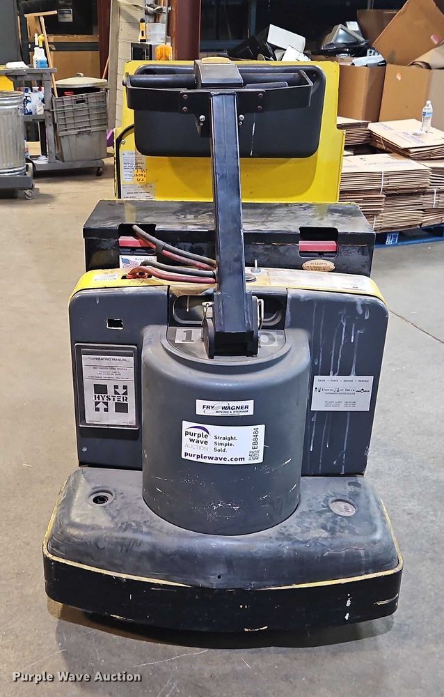 image for item EB8484 2004 Hyster T5Z tow tractor