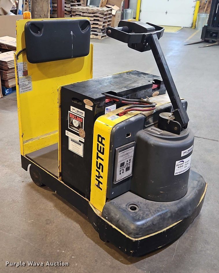 image for item EB8484 2004 Hyster T5Z tow tractor