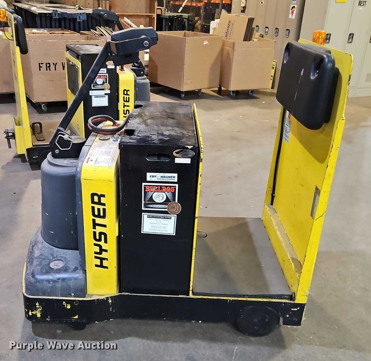 image for item EB8484 2004 Hyster T5Z tow tractor