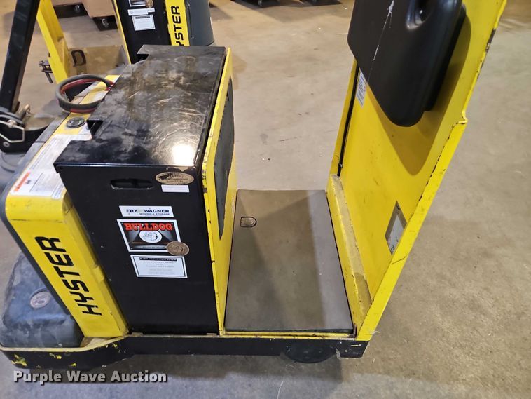 image for item EB8484 2004 Hyster T5Z tow tractor