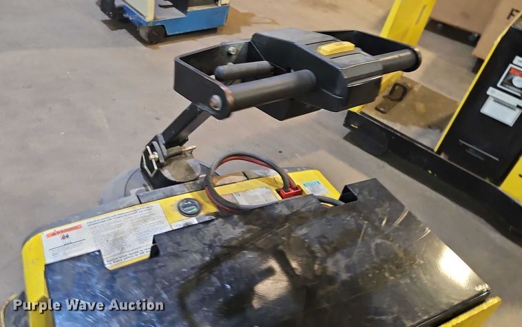 image for item EB8484 2004 Hyster T5Z tow tractor