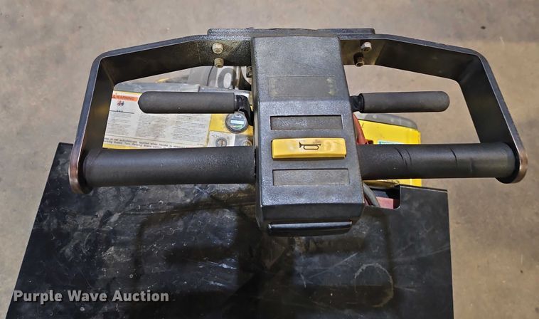 image for item EB8484 2004 Hyster T5Z tow tractor