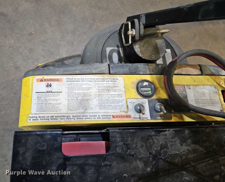 image for item EB8484 2004 Hyster T5Z tow tractor