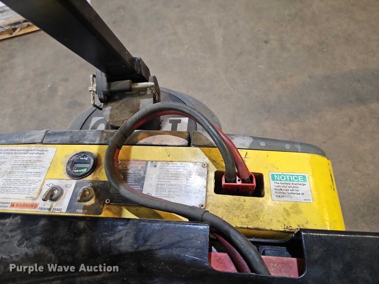 image for item EB8484 2004 Hyster T5Z tow tractor