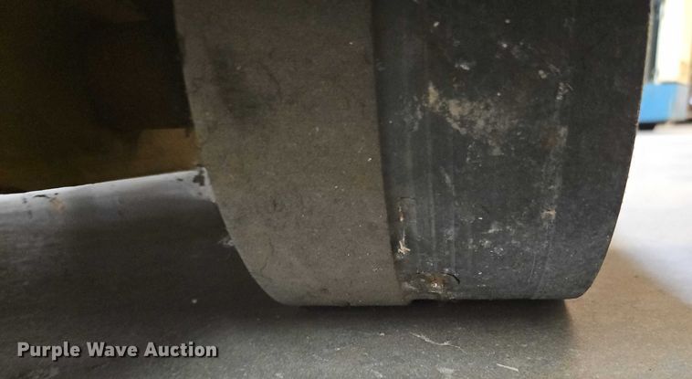 image for item EB8484 2004 Hyster T5Z tow tractor