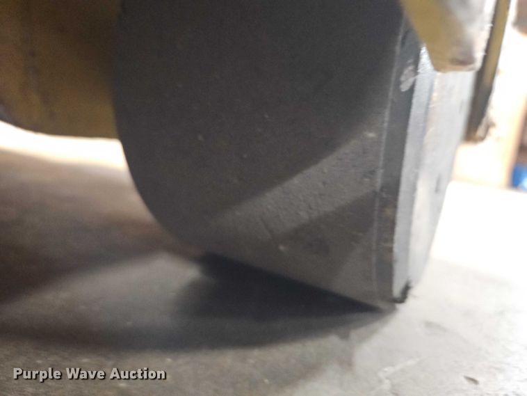 image for item EB8484 2004 Hyster T5Z tow tractor