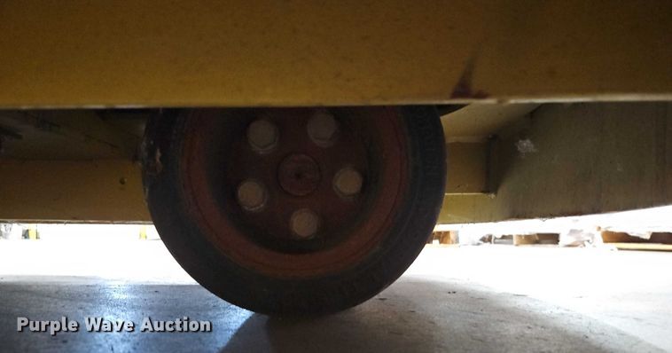 image for item EB8484 2004 Hyster T5Z tow tractor