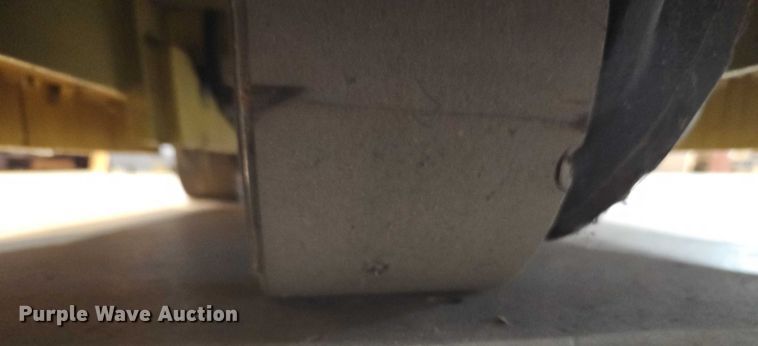 image for item EB8484 2004 Hyster T5Z tow tractor