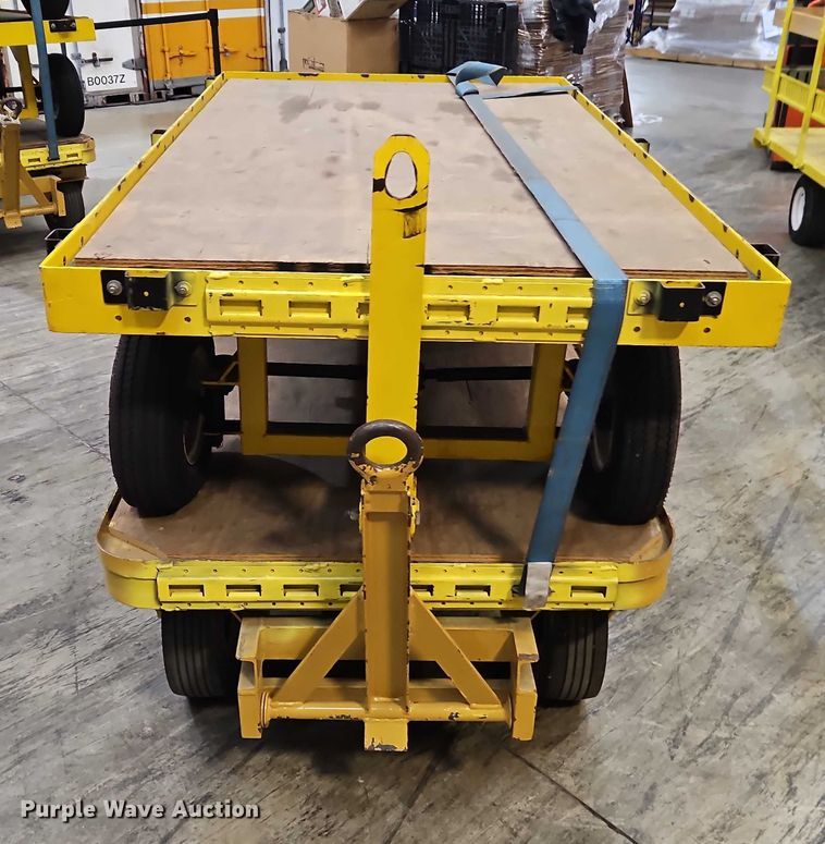 image for item EB8484 2004 Hyster T5Z tow tractor