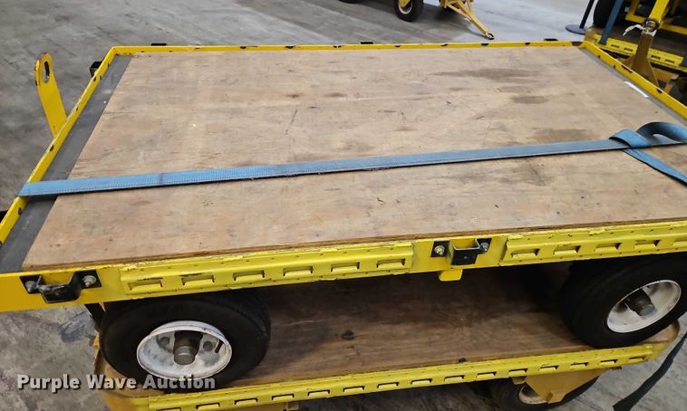 image for item EB8484 2004 Hyster T5Z tow tractor