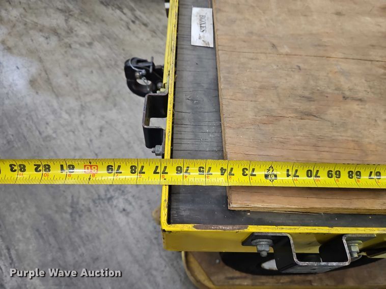 image for item EB8484 2004 Hyster T5Z tow tractor