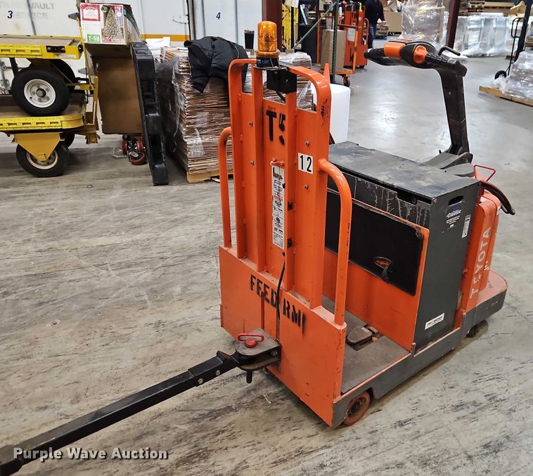 image for item EB8487 Toyota 7TB50 tow tractor