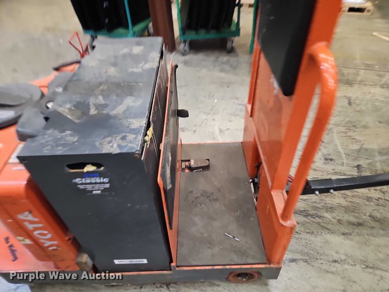 image for item EB8487 Toyota 7TB50 tow tractor