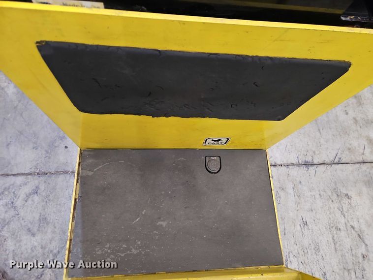 image for item EB8488 Hyster T5Z tow tractor