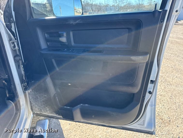 image for item EC4540 2016 RAM 2500 Crew Cab pickup truck