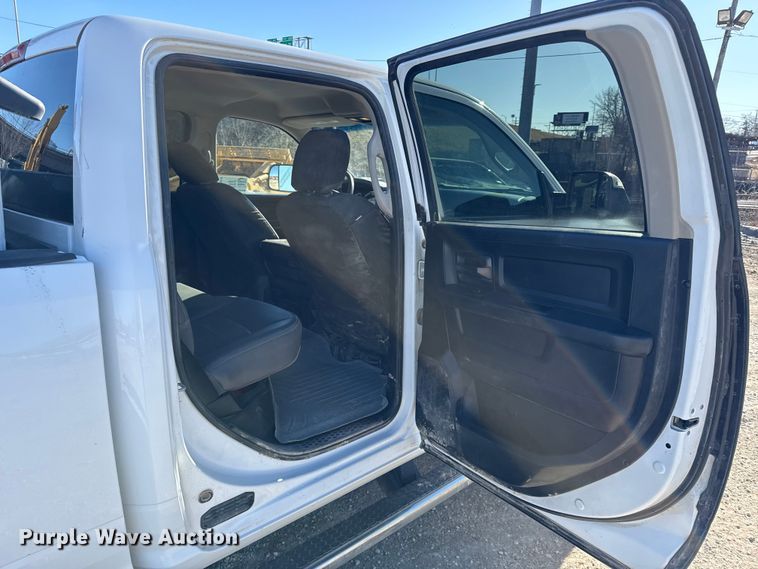 image for item EC4540 2016 RAM 2500 Crew Cab pickup truck