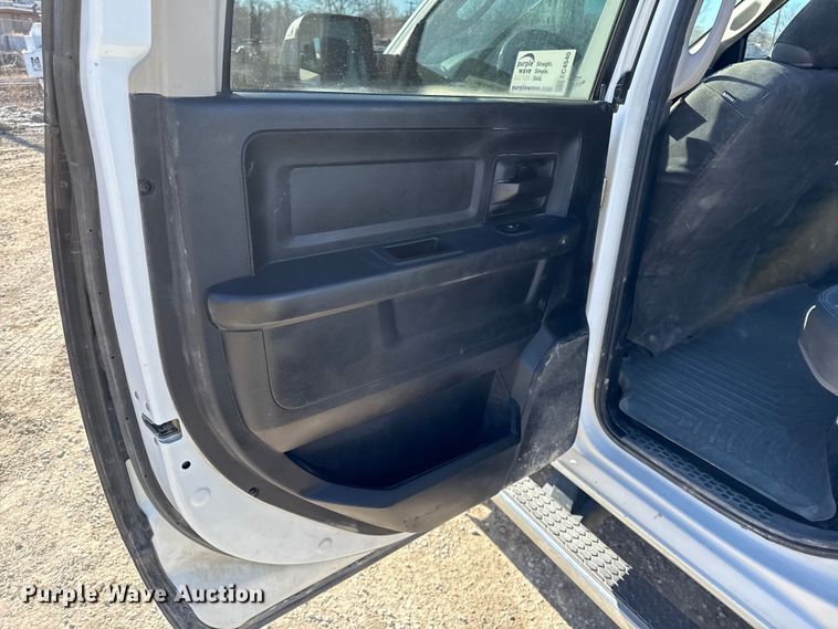 image for item EC4540 2016 RAM 2500 Crew Cab pickup truck