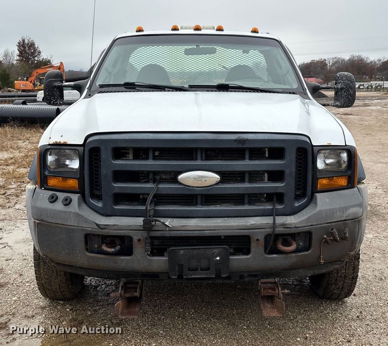 image for item ED2407 2006 Ford F550 XL Super Duty flatbed truck