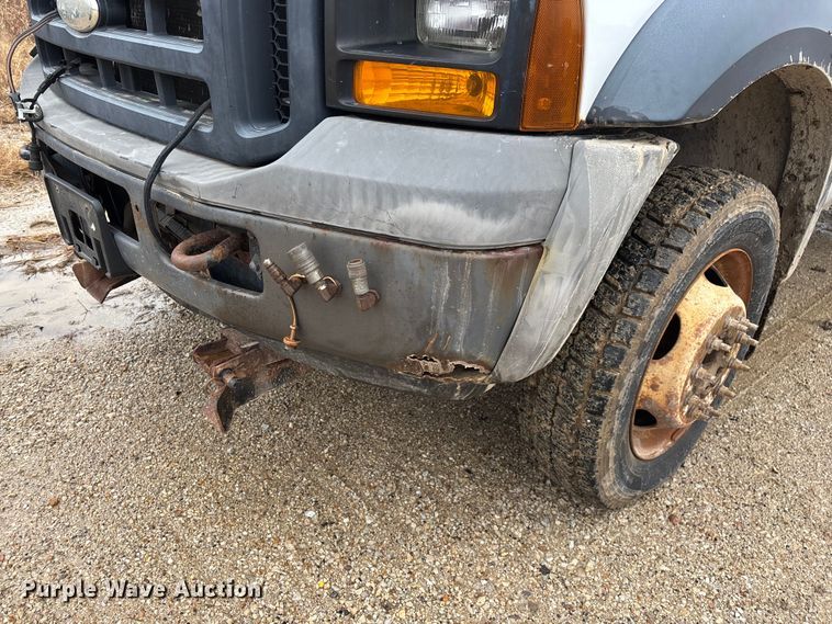 image for item ED2407 2006 Ford F550 XL Super Duty flatbed truck