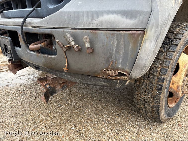 image for item ED2407 2006 Ford F550 XL Super Duty flatbed truck