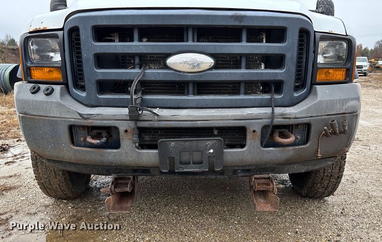 image for item ED2407 2006 Ford F550 XL Super Duty flatbed truck