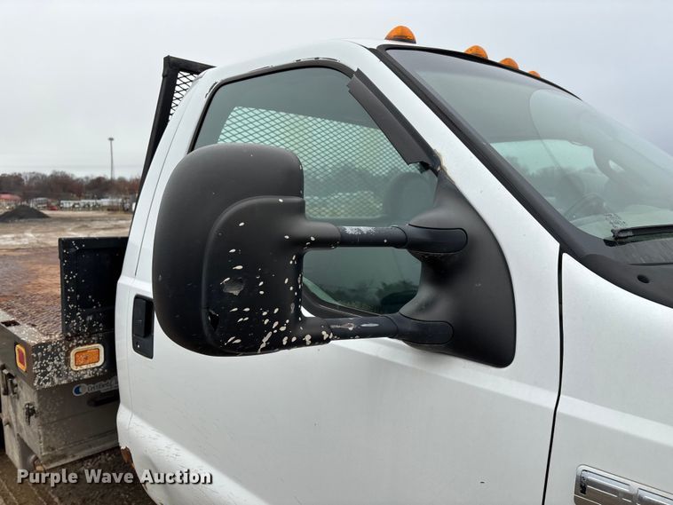 image for item ED2407 2006 Ford F550 XL Super Duty flatbed truck