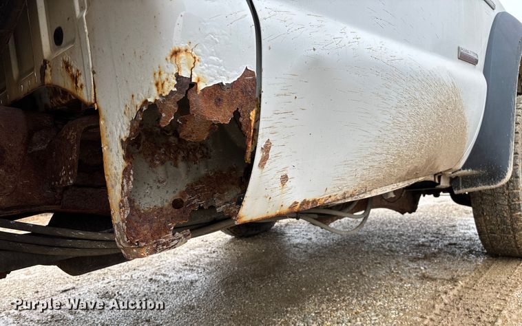 image for item ED2407 2006 Ford F550 XL Super Duty flatbed truck