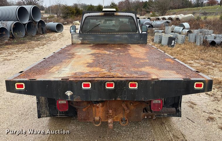 image for item ED2407 2006 Ford F550 XL Super Duty flatbed truck