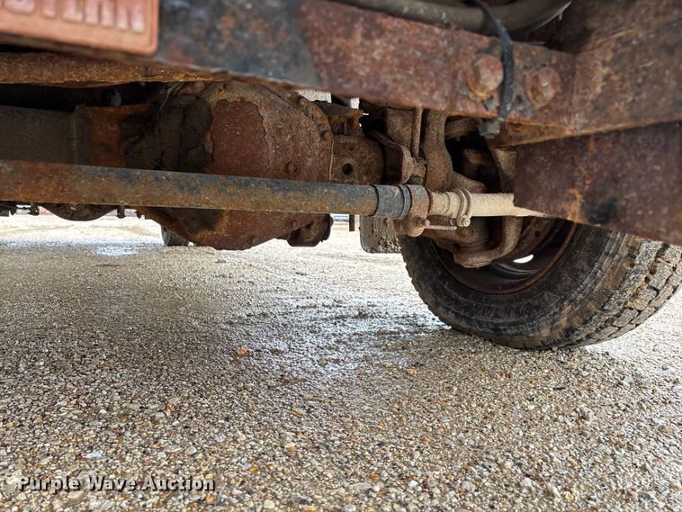 image for item ED2407 2006 Ford F550 XL Super Duty flatbed truck