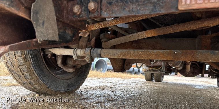 image for item ED2407 2006 Ford F550 XL Super Duty flatbed truck