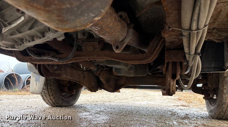 image for item ED2407 2006 Ford F550 XL Super Duty flatbed truck