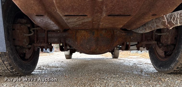 image for item ED2407 2006 Ford F550 XL Super Duty flatbed truck