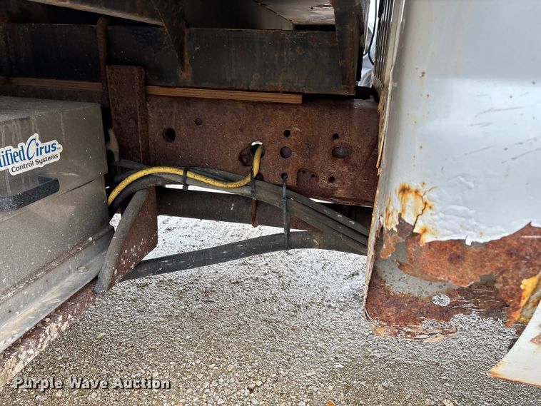 image for item ED2407 2006 Ford F550 XL Super Duty flatbed truck