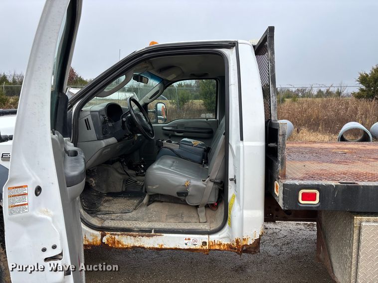 image for item ED2407 2006 Ford F550 XL Super Duty flatbed truck