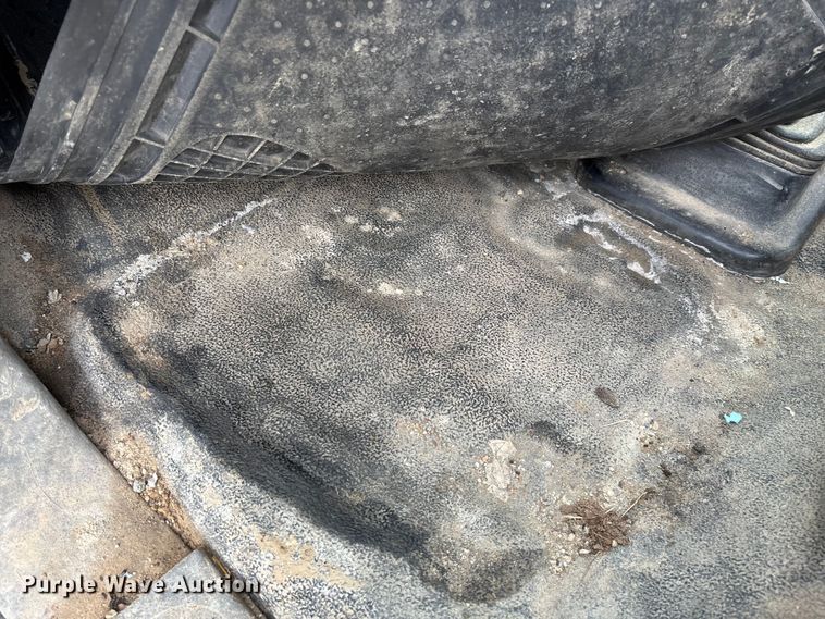 image for item ED2407 2006 Ford F550 XL Super Duty flatbed truck