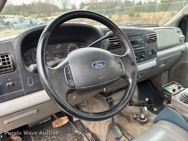 image for item ED2407 2006 Ford F550 XL Super Duty flatbed truck