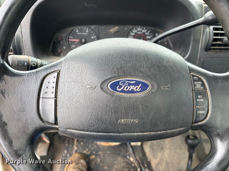 image for item ED2407 2006 Ford F550 XL Super Duty flatbed truck