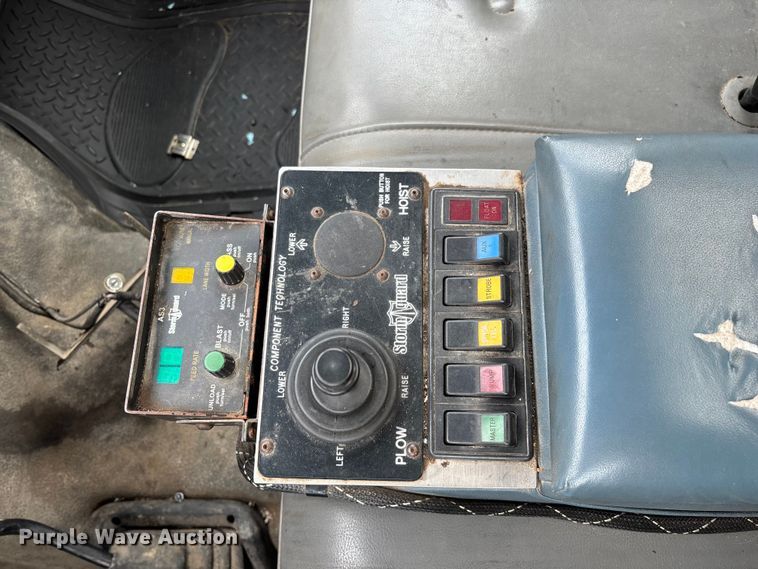 image for item ED2407 2006 Ford F550 XL Super Duty flatbed truck