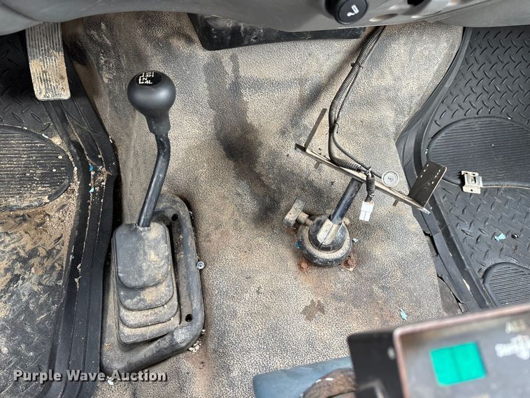 image for item ED2407 2006 Ford F550 XL Super Duty flatbed truck