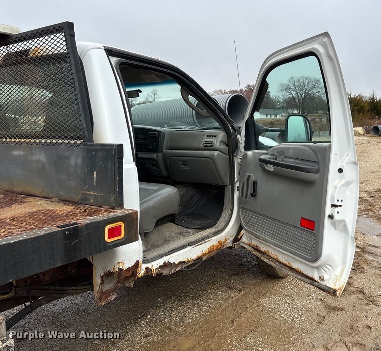 image for item ED2407 2006 Ford F550 XL Super Duty flatbed truck