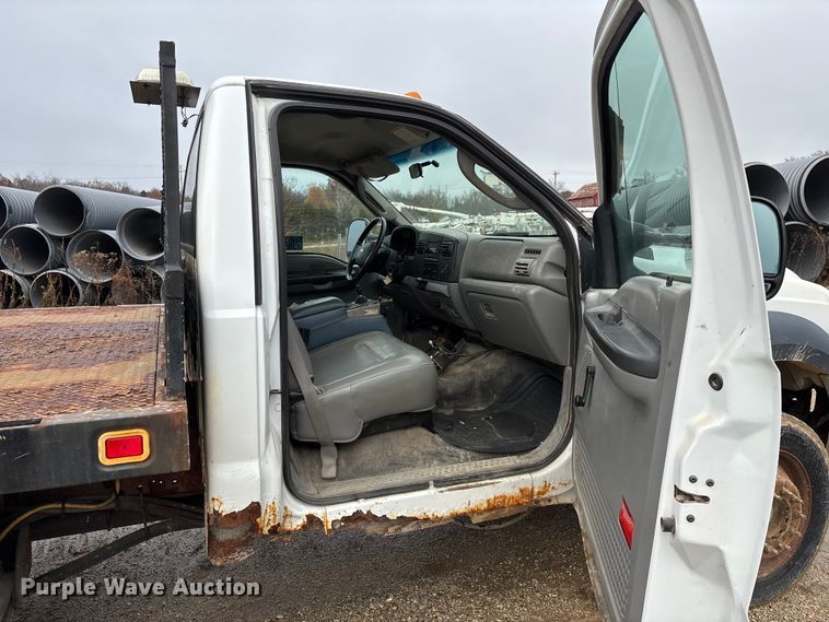 image for item ED2407 2006 Ford F550 XL Super Duty flatbed truck