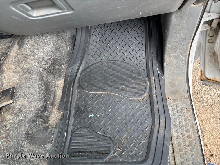 image for item ED2407 2006 Ford F550 XL Super Duty flatbed truck