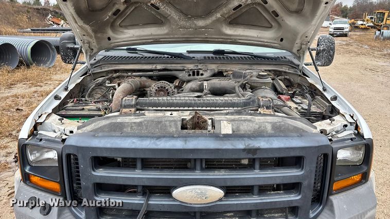 image for item ED2407 2006 Ford F550 XL Super Duty flatbed truck