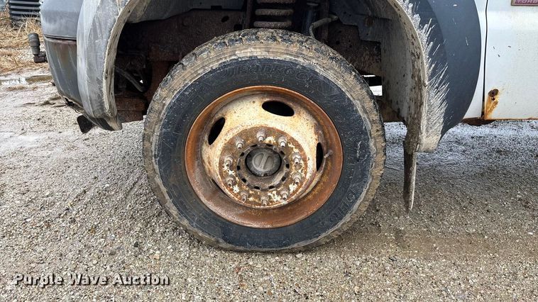 image for item ED2407 2006 Ford F550 XL Super Duty flatbed truck