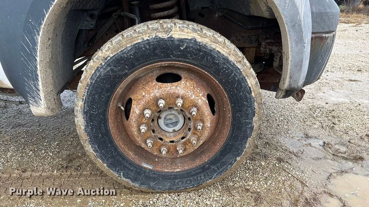 image for item ED2407 2006 Ford F550 XL Super Duty flatbed truck