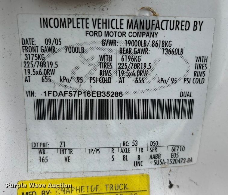 image for item ED2407 2006 Ford F550 XL Super Duty flatbed truck