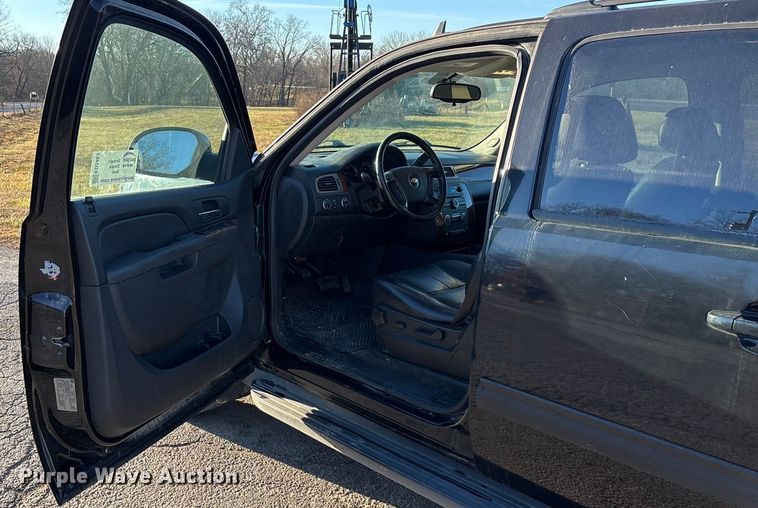 image for item ED2463 2010 Chevrolet Suburban SUV