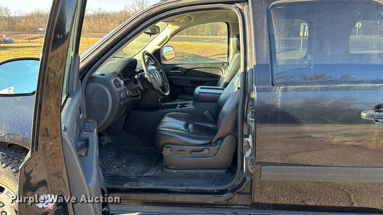 image for item ED2463 2010 Chevrolet Suburban SUV